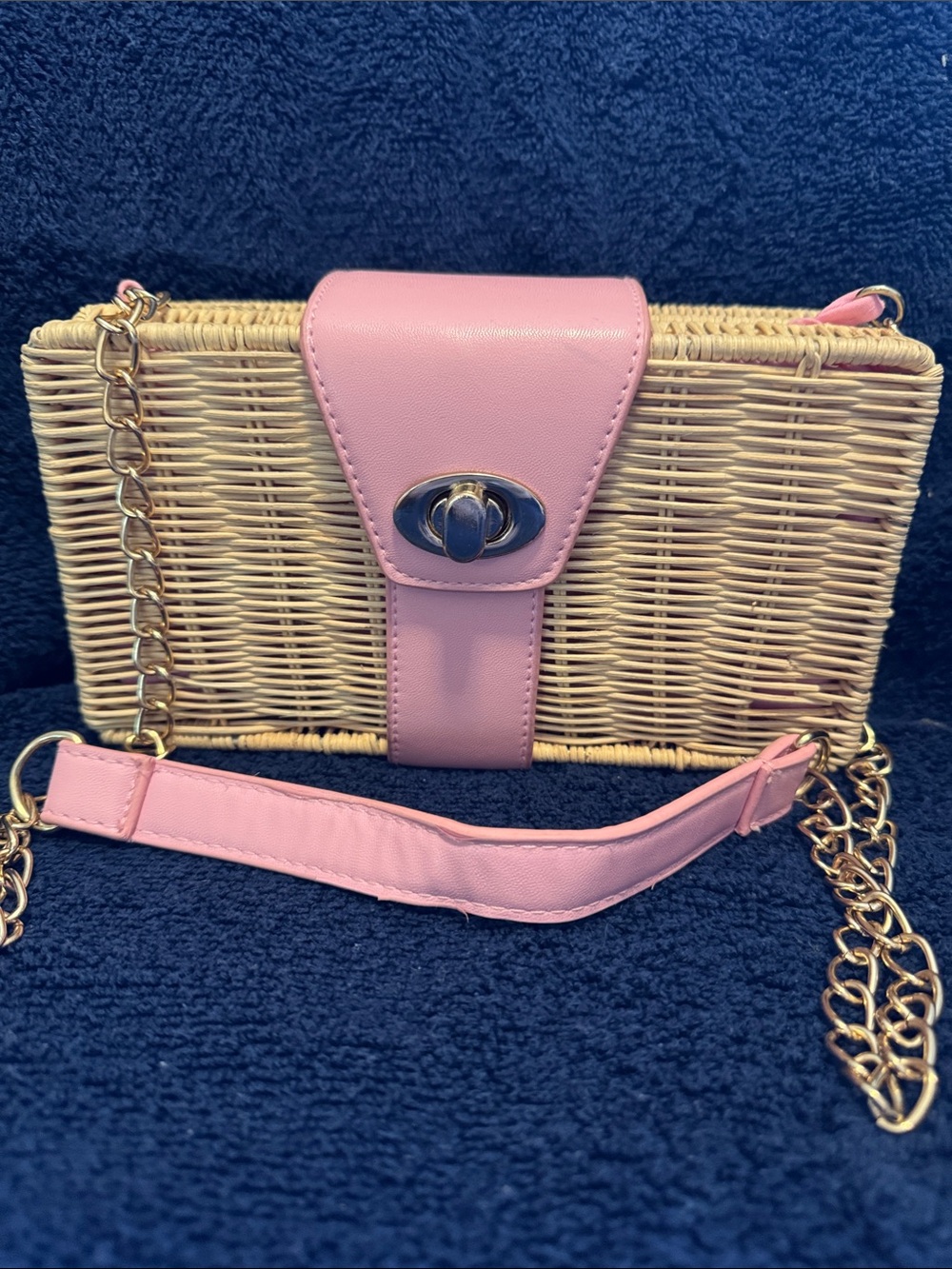 Pink Trim Woven Crossbody Bag with Gold Chain